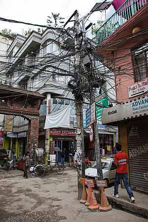 městská elektroinstalace - Canon EOS 5D Mark II, Canon EF 24-105 mm f/4, F7.1, 1/320, ISO 400